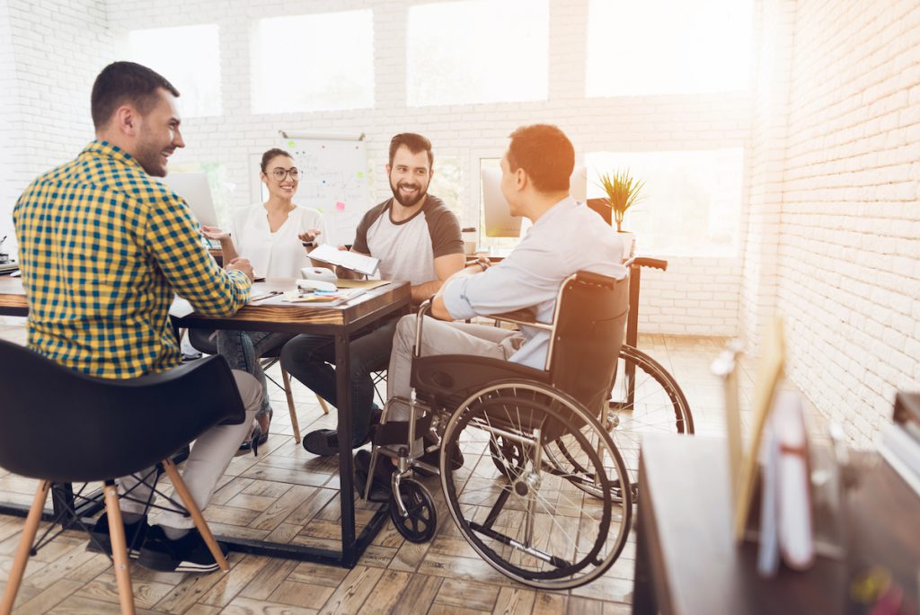 Un trabajador no puede ser discriminado por su condición, y si así lo fuera puede presentar una queja ante la Comisión para la Igualdad de Oportunidades en el Empleo.