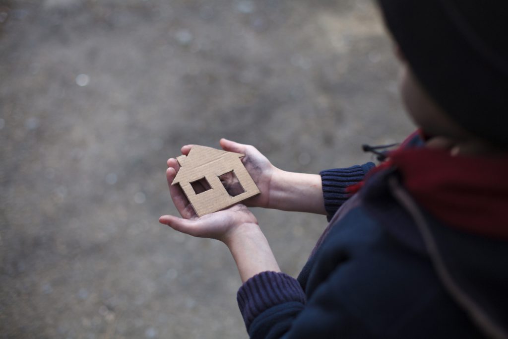 Si estás en NJ y en riesgo de estar en la calle, el estado te brinda ayuda de vivienda mediante su Programa de Prevención de Indigencia. 