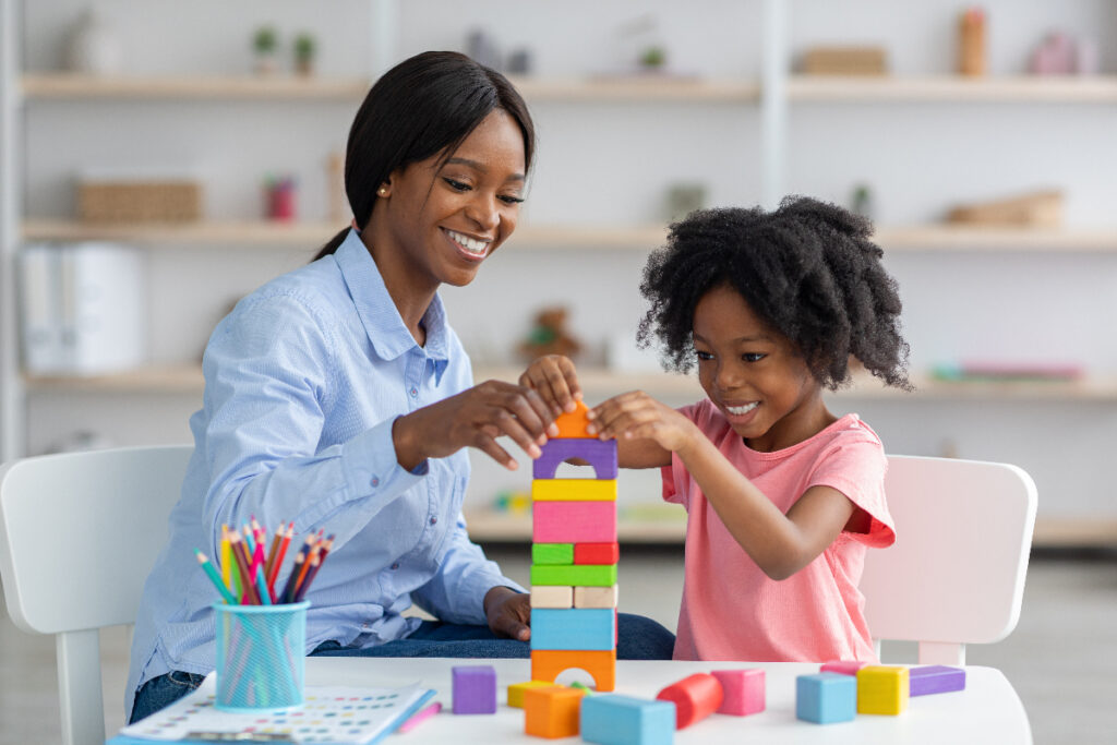 Busca en tu estado las ayudas disponibles para brindar el cuidado adecuado a tu hijo, en un centro donde el objetivo sea el desarrollo integral del niño.