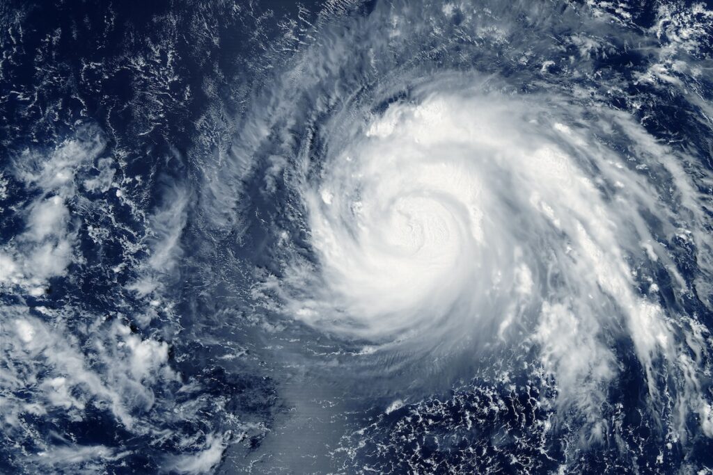 El Centro Nacional de Huracanes (NHC) monitorea y pronostica huracanes.